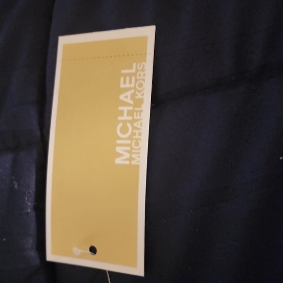 Michael Kors hat,gloves,and scarf set. - Picture 5 of 9